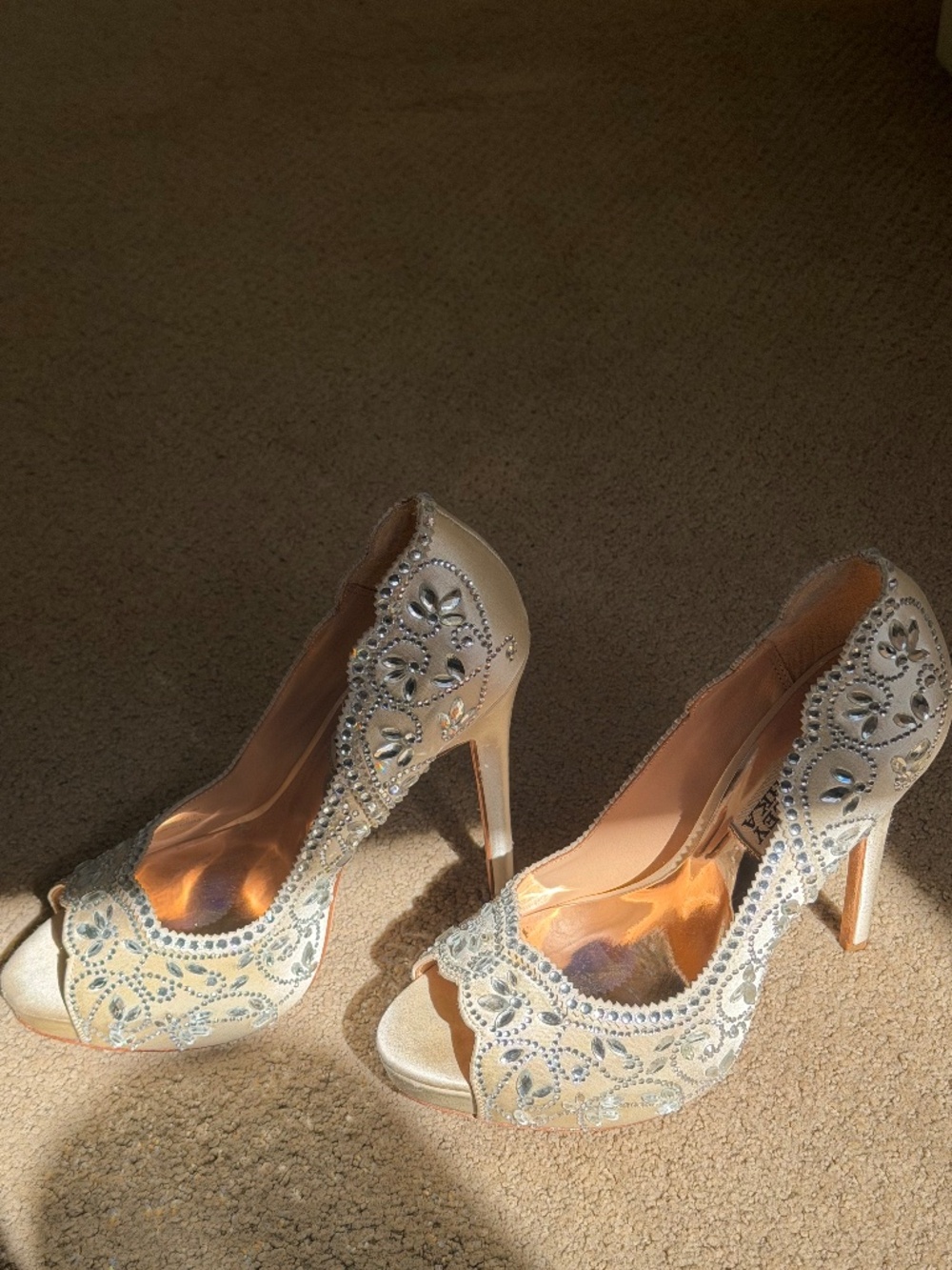 BADGLEY MISCHKA Valentina Ivory Satin Heels
